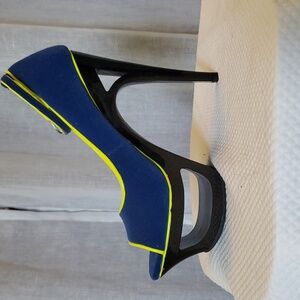 Blue velvet Size 6 platform heels with cutouts